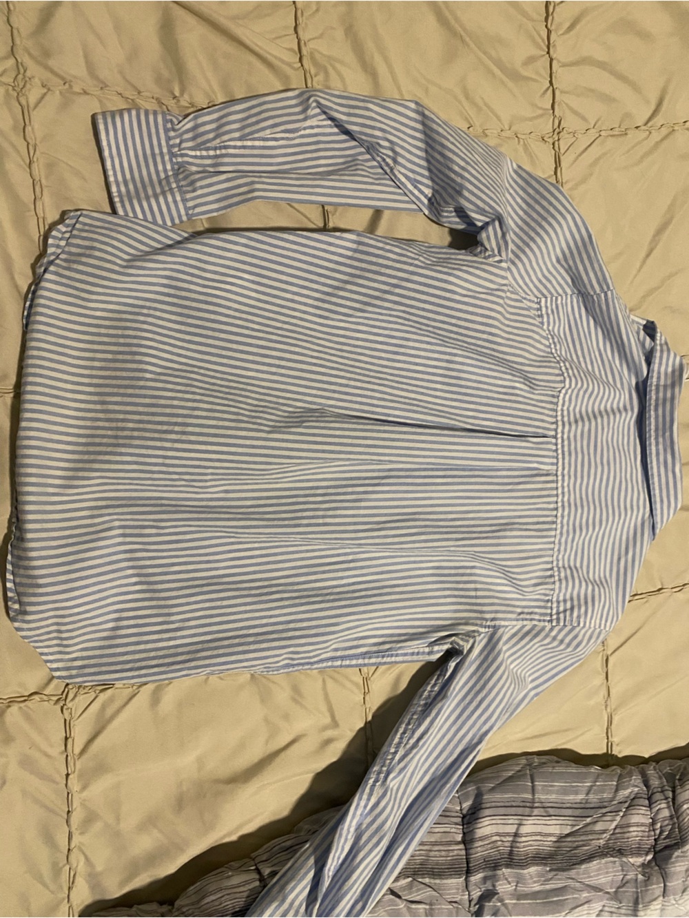 Amazon Essentials - Button Down Shirt - Picture 2 of 3